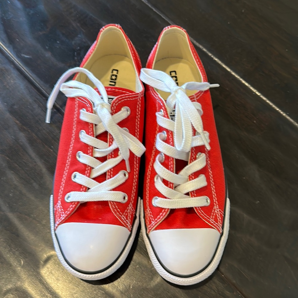 Brand new converse red low top size 7